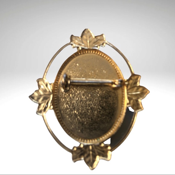 Vintage Inlaid Brooch with Cardinal Costume Jewelry - Picture 3 of 10